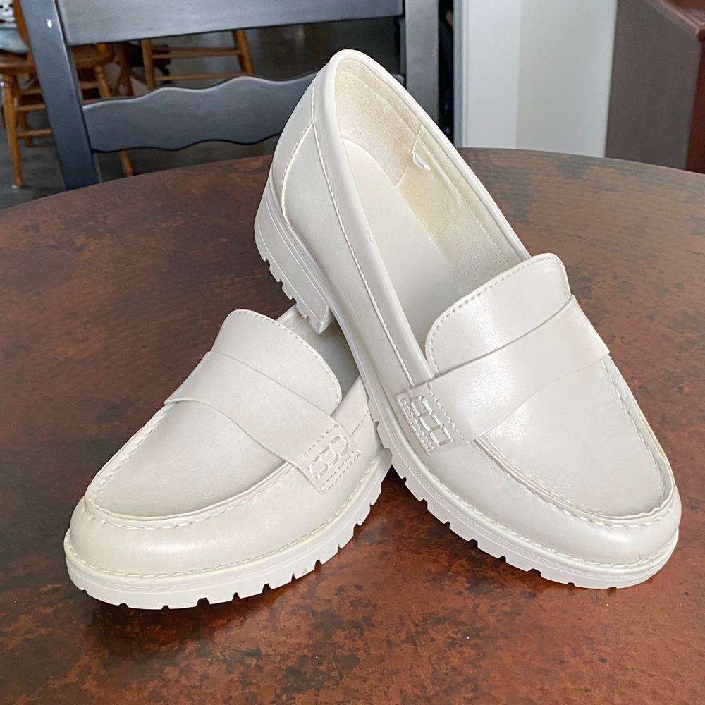 Old Navy Cream Women's Loafers